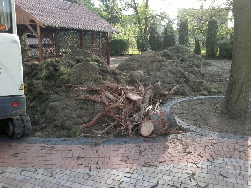 Porządkowanie pozostałości roślinnych w ogrodzie